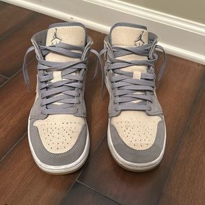 Air Jordan 1 Mid SE
Coconut Milk- Men’s size 8